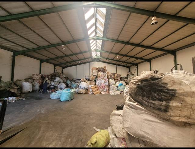 950M² WAREHOUSE TO LET IN KILLARNEY GARDENS